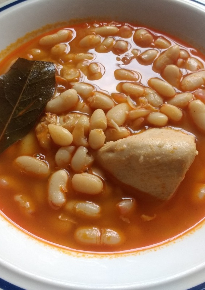 Una foto de Habichuelas con carne (cordero o/y pollo)