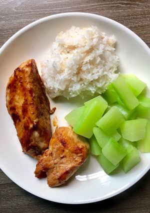 Hình của món Ức gà áp chảo.