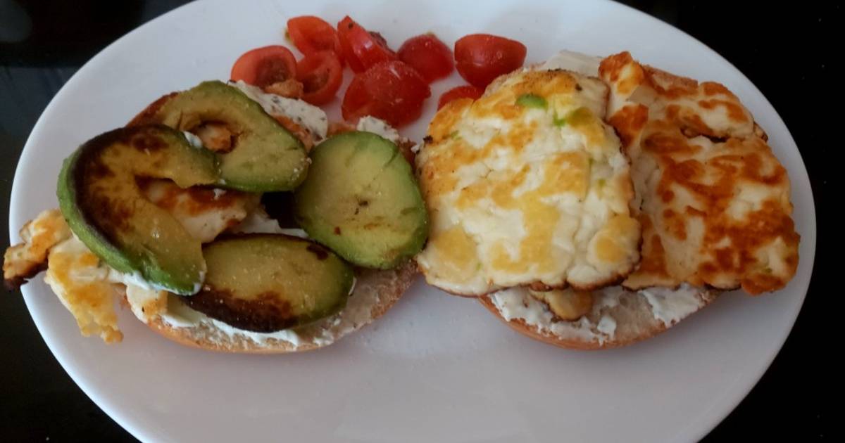 My Grilled Halloumi + Avocado Bagel with a hint of Chilli 🥰 Recipe by