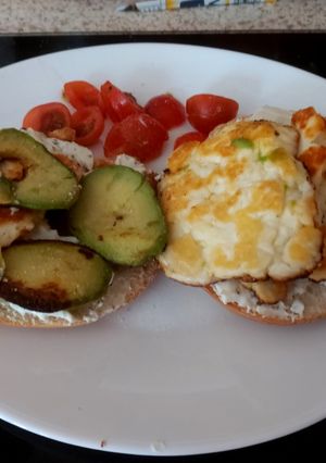 A picture of My Grilled Halloumi + Avocado Bagel with a hint of Chilli 🥰.
