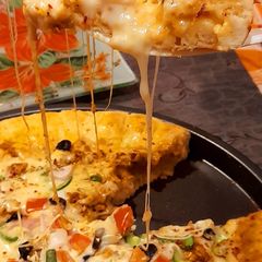 Corner filling sauce pizza A picture of Corner filling sauce pizza.