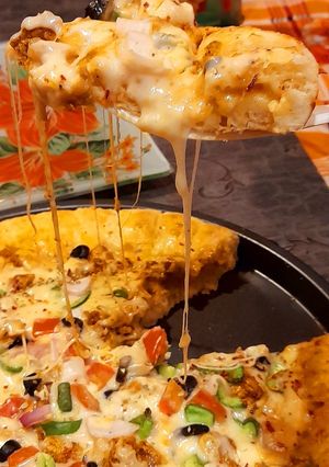 A picture of Corner filling sauce pizza.