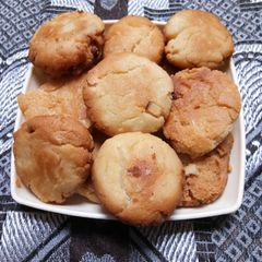 A picture of Khasta Khajoor.