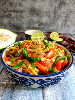A picture of Som Tam / Thai Green Papaya Salad.