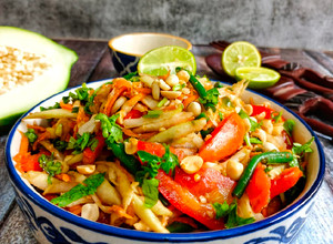 A picture of Som Tam / Thai Green Papaya Salad.