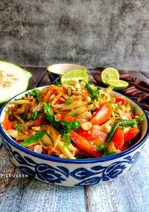 A picture of Som Tam / Thai Green Papaya Salad.