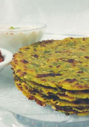 કેલ ગારલિક પરાઠા રેસીપી મુખ્ય ફોટો