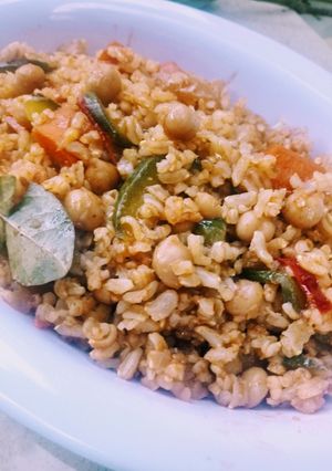 Una foto de Guiso vegetariano de arroz integral y garbanzos light