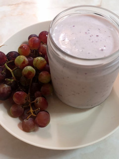 Una foto de Smoothie de uvas y plátano