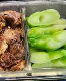 Cơm trưa VP: cá trắm kho, mầm đá luộc