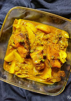 বাঁধাকপি ও মটরশুঁটি দিয়ে কাতলা মাছের ঝোল(katla macher jhol recipe in Bengali) রেসিপির প্রধান ছবি