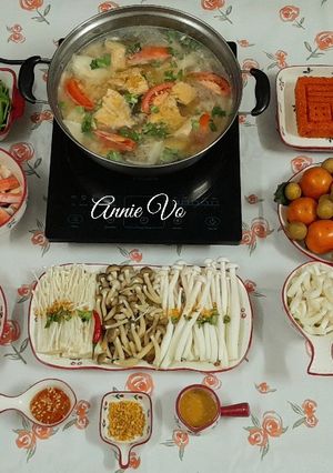 Hình của món Lẩu đầu cá hồi nấu măng chua.