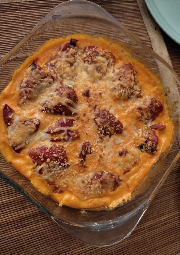 Una foto de Pimientos de piquillo rellenos de Atún y huevo hervido con salsa