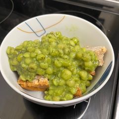 A picture of Pork Pie with Mushy Peas.