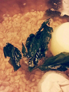 Una foto de HU3RAz♡ Frijolitos de la Olla con Salchicha