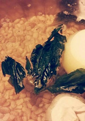 Una foto de HU3RAz♡ Frijolitos de la Olla con Salchicha