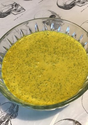 Une photo de Sauce ail, persil, feta, citron et curcuma (pour poissons)