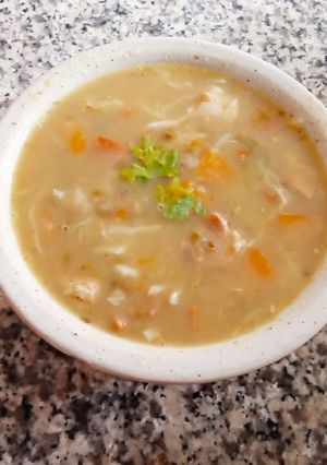 Una foto de Sopa de frijol chino con cochino y vegetales
