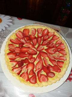 Una foto de Tarta de frutilla con crema pastelera