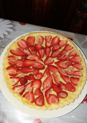 Una foto de Tarta de frutilla con crema pastelera