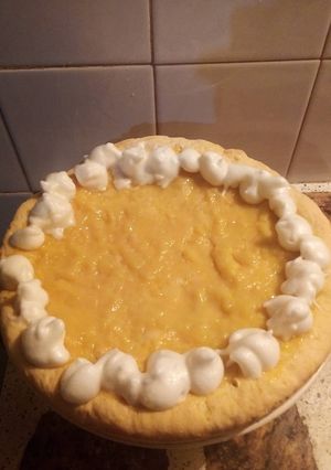Una foto de Tarta con crema de limón y merengue