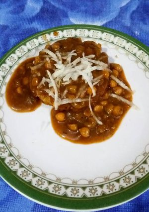 A picture of Chole tikki.