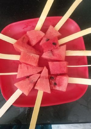 तरबूज की आइसक्रीम (tarbuj ki ice cream recipe in Hindi) रेसिपी मुख्य फोटो