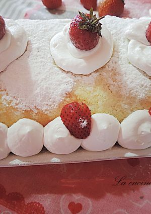 Foto di Tronchetto con crema chantilly e fragole