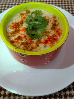 खीरे का रायता (Cucumber raita) रेसिपी मुख्य फोटो