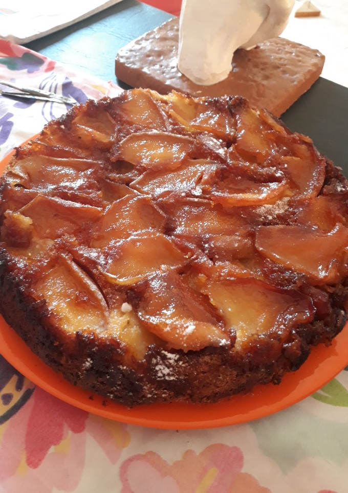 Una foto de Tarta de manzana invertida... Fácil! :)