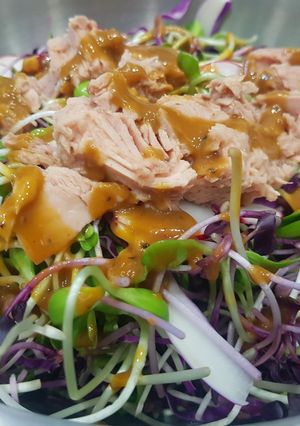 Hình của món Salad rau mầm cá ngừ.