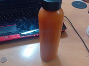 Une photo de jus blender banane
