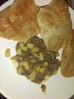 A picture of Potatoes and minced meat sauce.