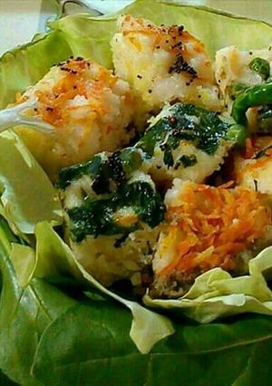 डबल डेकर पालक गाजर ढोकला (Double decker spinach carrot dhokla recipe in hindi) रेसिपी मुख्य फोटो