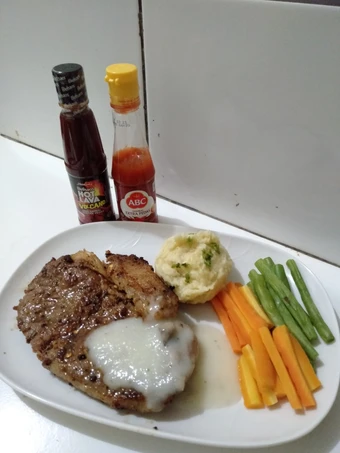 Langkah Gampang Membuat Resep Sirloin Steak with Creamy Mashed Potato with Mushrom Sauce yang Uenak Anti Ribet, Lezat Sekali