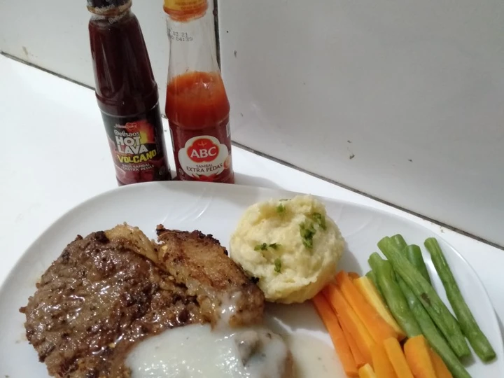 Langkah Gampang Membuat Resep Sirloin Steak with Creamy Mashed Potato with Mushrom Sauce yang Uenak Anti Ribet, Lezat Sekali