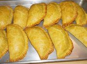 Una foto de empanada de carne al curry