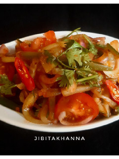 A picture of Simple Easy & Healthy Salad (Cucumber, Onion, Tomato...).