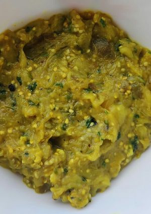 રીંગણ નું ભરથું (Ringan Bhartu Recipe In Gujarati) રેસીપી મુખ્ય ફોટો