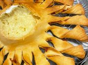 Una foto di pasta sfoglia brie