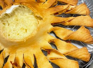 Foto di Torta salata con cuore fondente di Brie o Camembert