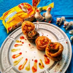 A picture of Rose shaped Maggi noodles Momos.