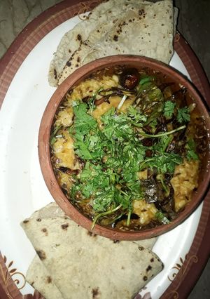 A picture of Mash daal fry.