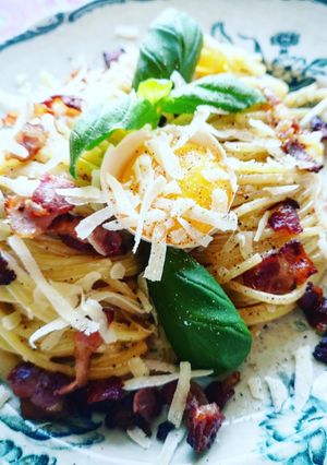 A picture of 5 star pasta carbonara.