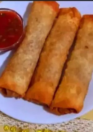 A picture of Crispy vegetables springs rolls.