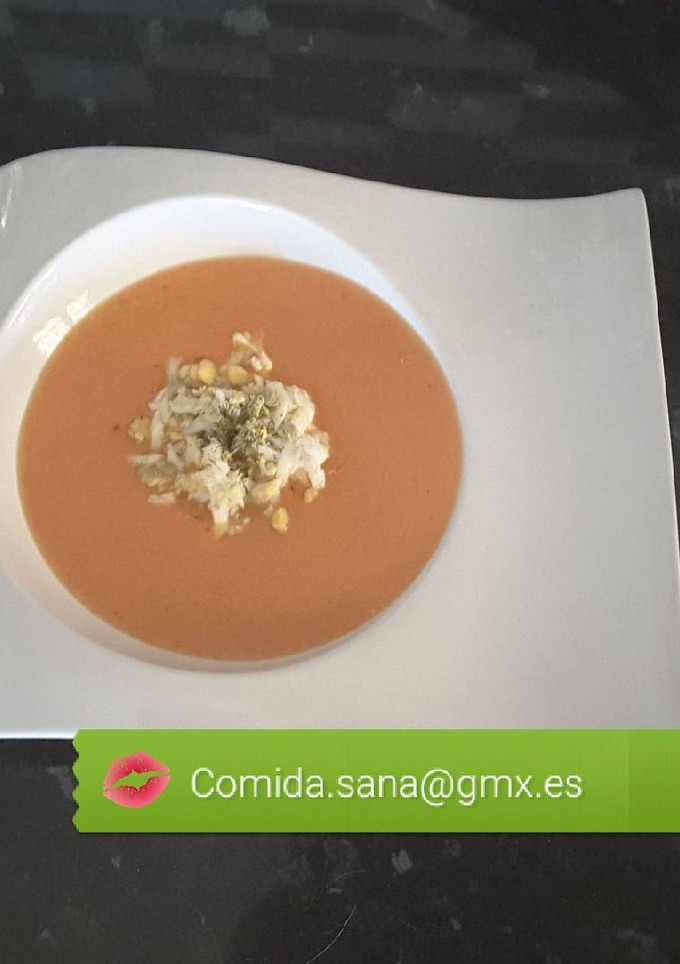 Una foto de Gazpacho con huevo al plato