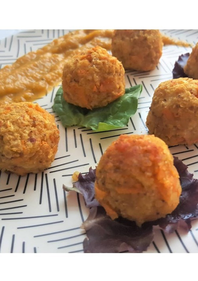 Una foto de Albóndigas Veganas con salsa de verduras