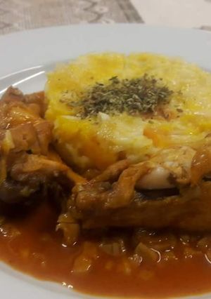 Una foto de Pollo al ajillo (origen español) con risotto (origen italiano)