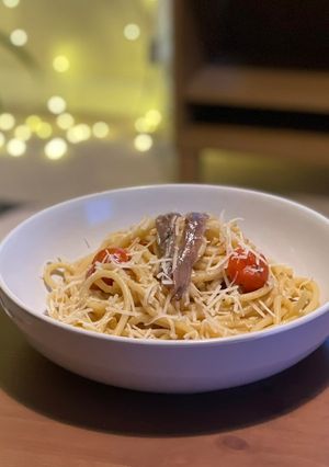 A picture of Anchovy and tomato bucatini pasta.