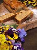 La mia idea di banana bread con farina di segale al cardamomo e confettura di albicocche
